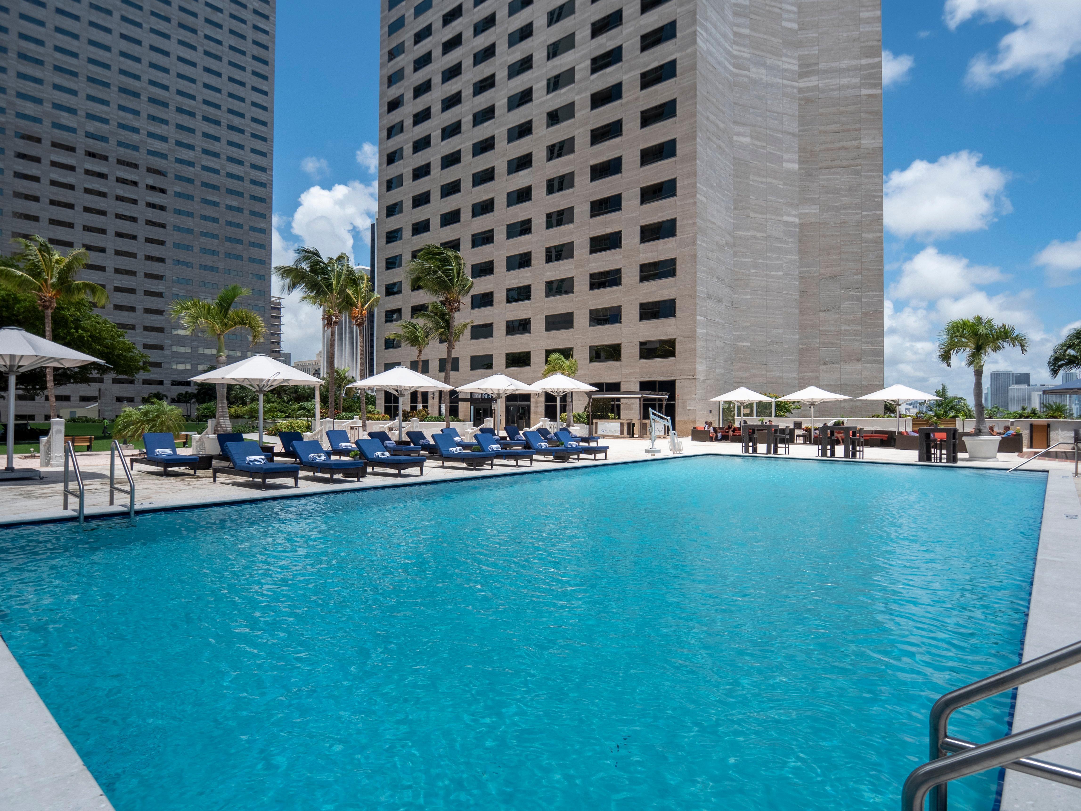 InterContinental Miami, an IHG Hotel Esterno foto The swimming pool at the hotel