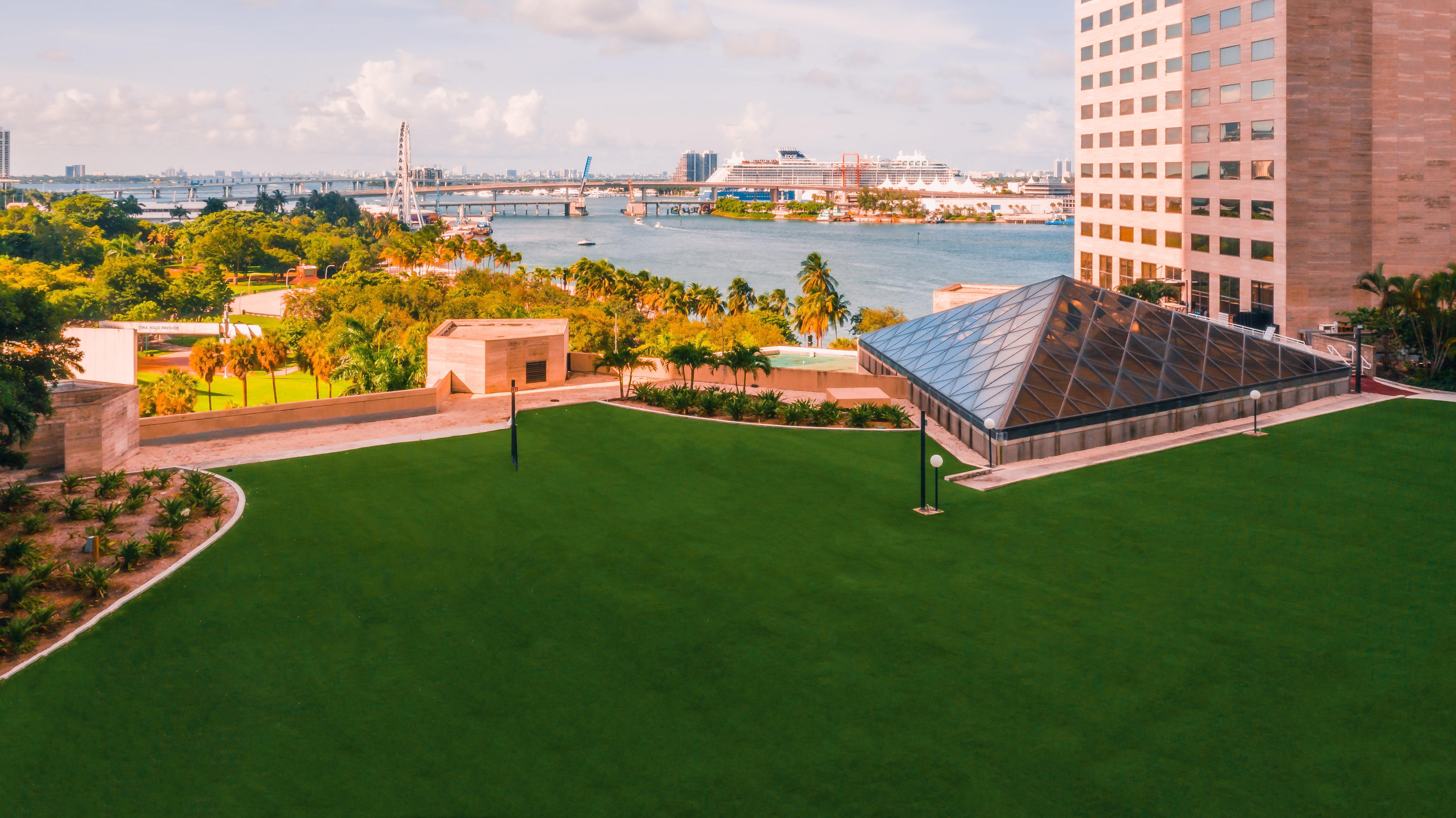 InterContinental Miami, an IHG Hotel Esterno foto The park's lawn