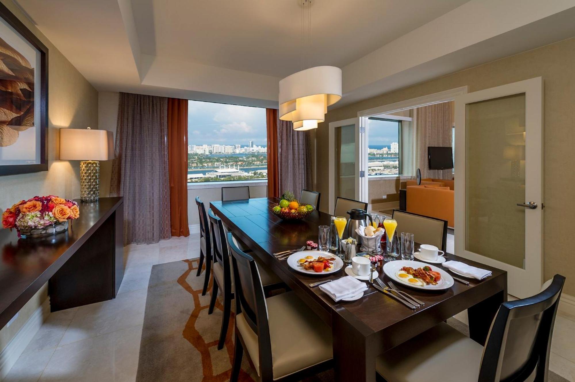 InterContinental Miami, an IHG Hotel Esterno foto A dining room at the JW Marriott Miami